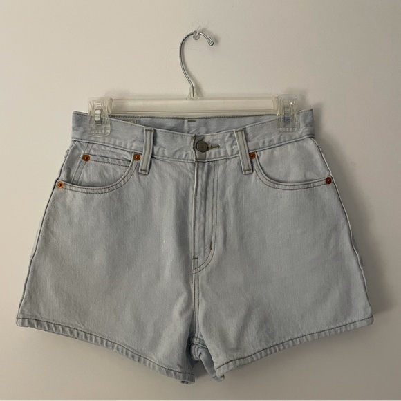 Levi’s PREMIUM Wide Leg Mid Length shorts in Light wash - Picture 3 of 5